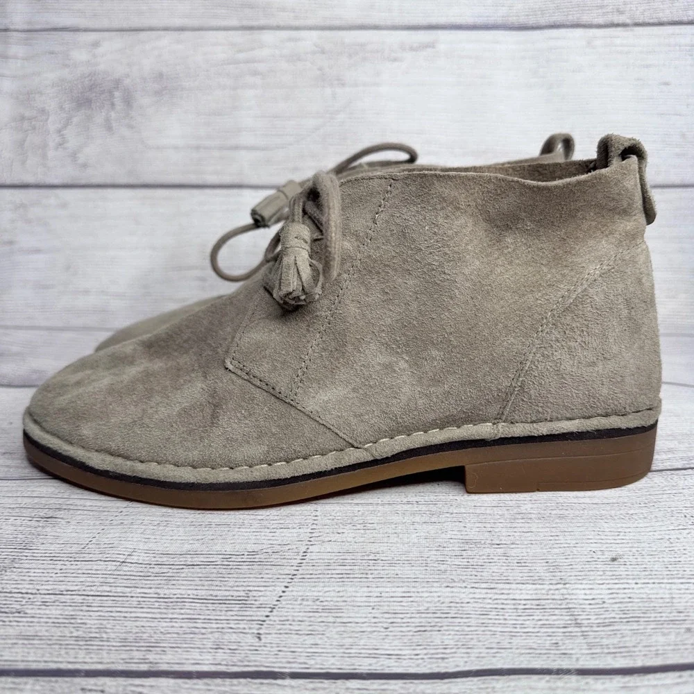 Hush Puppies Cyra Catelyn Suede Chukka Boots Taupe Grey Tassel Lace Up sz 9 FLAW